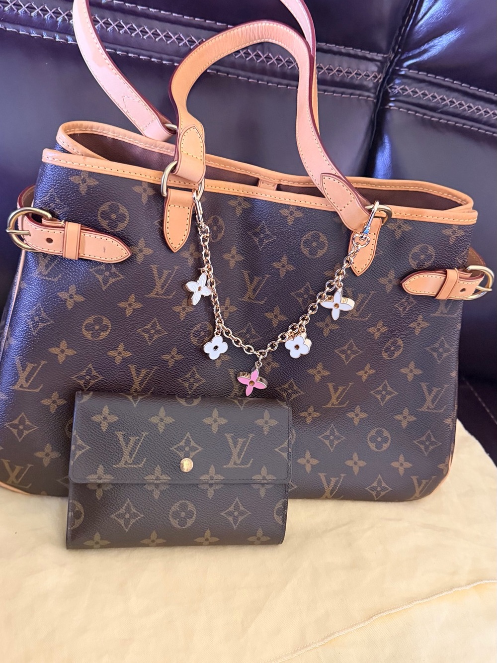 Authentic Louis Vuitton Brown Monogram tote with medium wallet - Picture 3 of 14